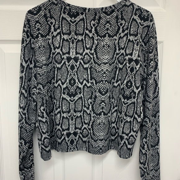 Divided by H&M snake print cropped top sz M - Picture 2 of 5